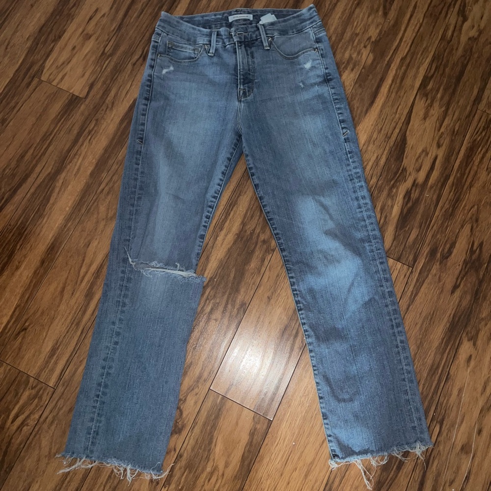 GOOD AMERICAN GOOD STRAIGHT LIGHT WASH DISTRESSED JEANS SIZE 4 25.75” INSEAM